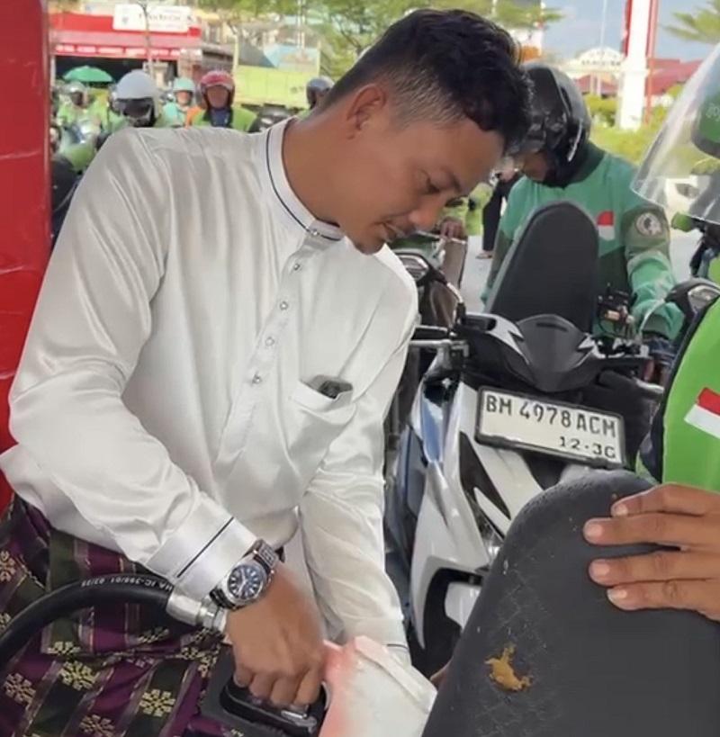 Usai Paripurna Hari Jadi ke-242 Pekanbaru, Anggota DPRD Faisal Reza Gratiskan BBM 100 Driver Ojol