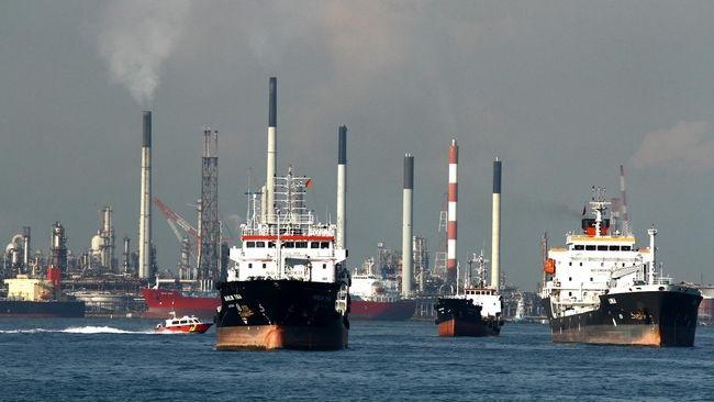 Timur Tengah Masih Bergelojak, Harga Minyak Dunia Naik Hampir 2 Persen