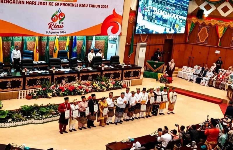 Paripurna Hari Jadi Riau ke-69 Digelar DPRD Riau, Beri Tanda Jasa dan Berbagai Harapan Disampaikan