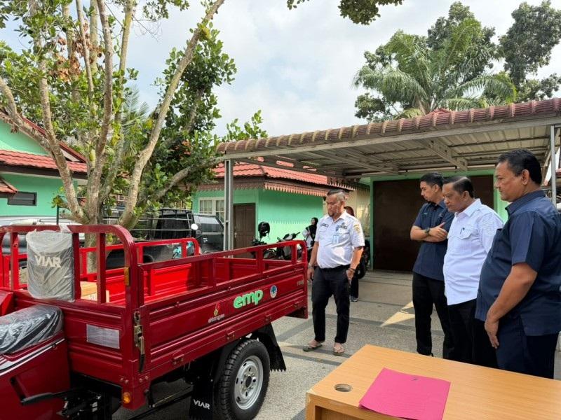 Dukung Layanan Sampah di Pelalawan, EMP Bentu Peduli Lingkungan Serahkan Kendaraan ke DLHK