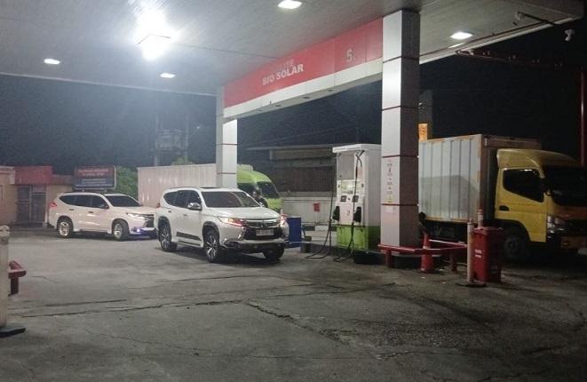 Anteran Panjang dan Berjam-jam, Pengendara di SPBU Arifin Achmad Kecewa BBM Mendadak Habis