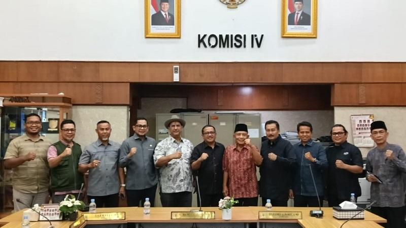 Antre BBM Jenis Solar Dipandang Sudah Meresahkan, Sejumlah Tokoh Datangi DPRD Riau