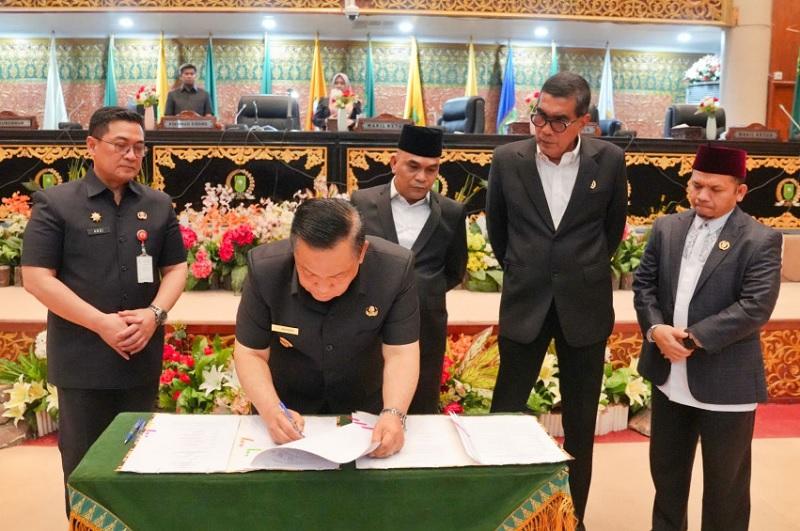 Rp8,37 Triliun APBD Perubahan Riau 2026 Disahkan DPRD Riau, PAD dan Efisiensi Disorot