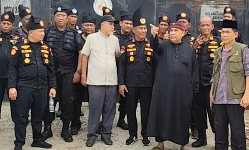 Warga, Polisi dan Pertamina Temukan 54 Tangki di Gudang Penyimpanan BBM