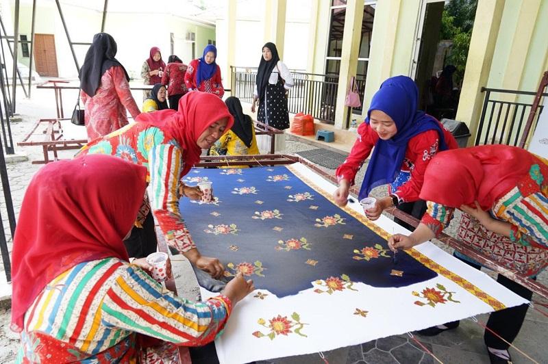 PHR Dukung Batik Mandau dan Dumai, Motif Pelestarian Budaya di Helai Kain untuk Kemandirian Ekonomi
