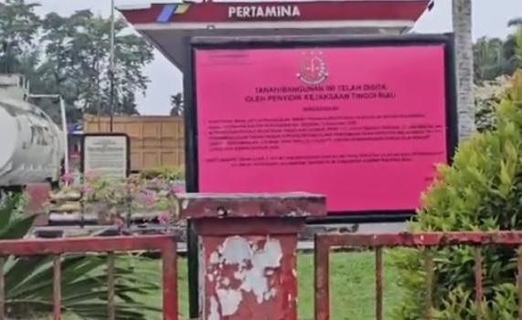 Sudah Dipasang Plang Sitaan oleh Kejati Riau, SPBU di Kampar Tetap Beroperasi